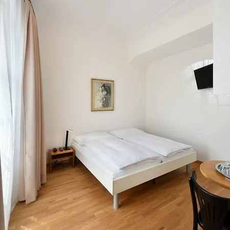 National Hotel 2*