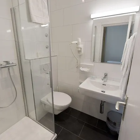 National מלון 2*