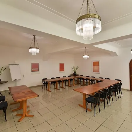 National מלון 2*